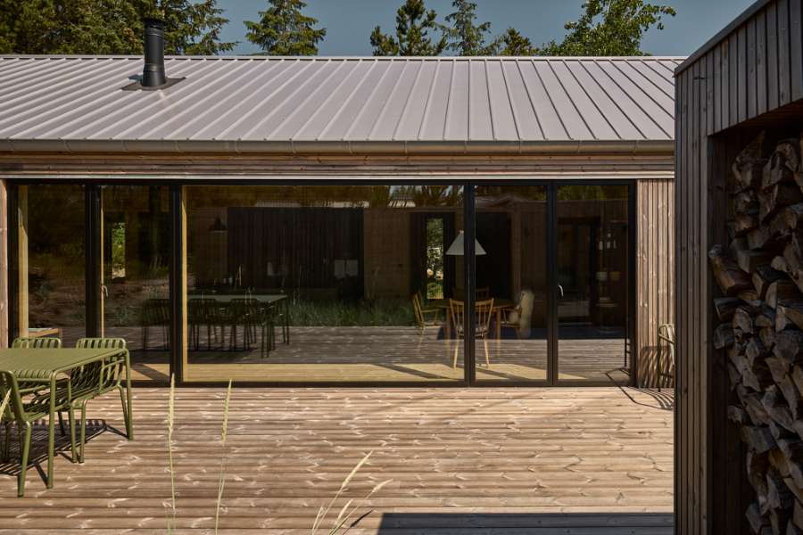 Pandeplader på taget lægger an til sommerhushygge, Torndrupskovvej 3, 9370 Hals